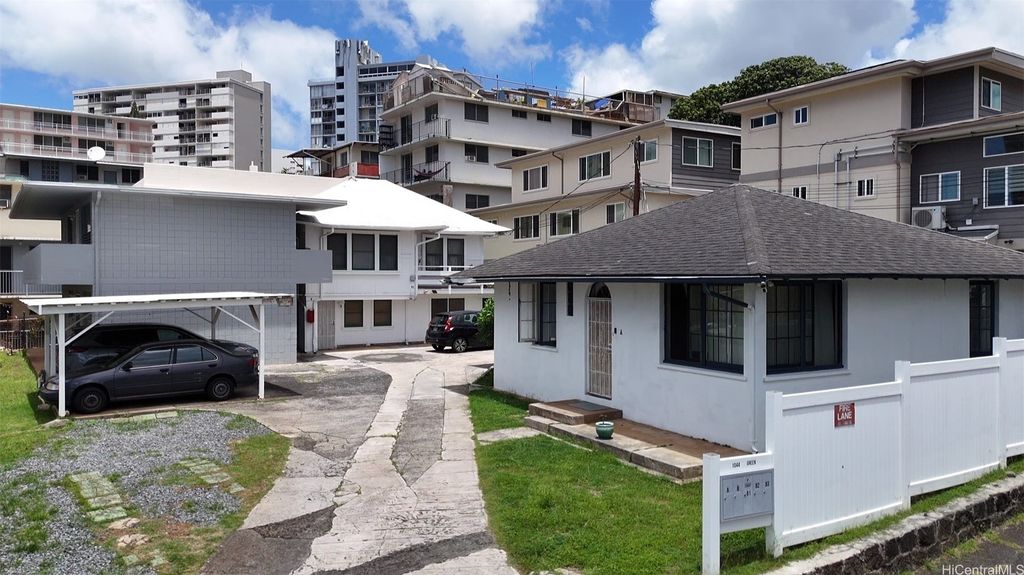 1044 Green Street A, Honolulu, HI 96822