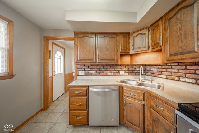 228 E 600 N, Alexandria, IN 46001