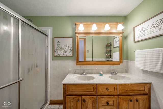 228 E 600 N, Alexandria, IN 46001