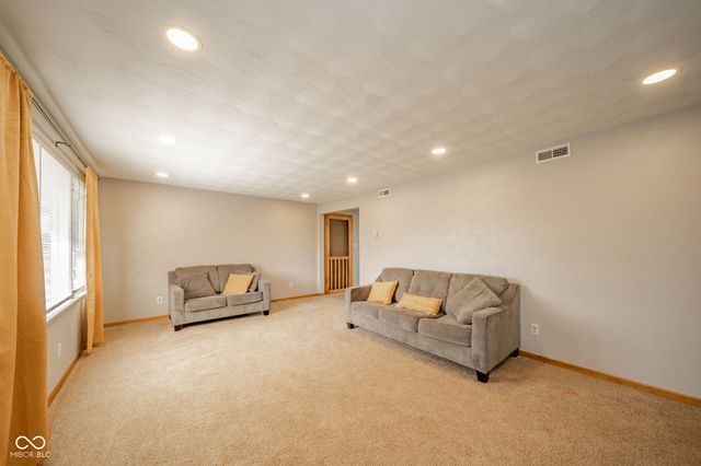 228 E 600 N, Alexandria, IN 46001