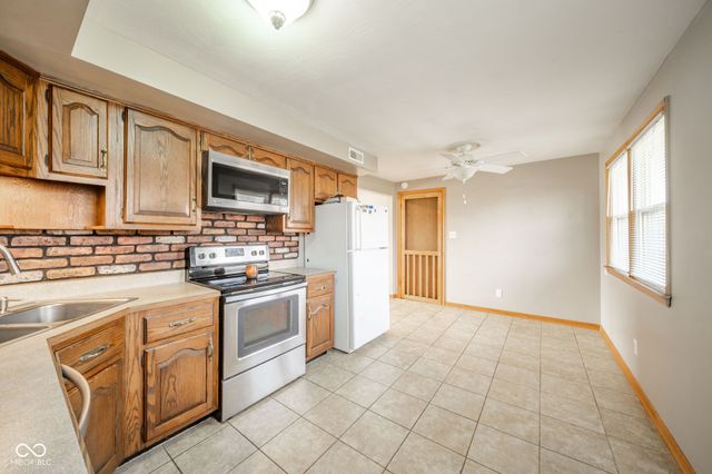 228 E 600 N, Alexandria, IN 46001