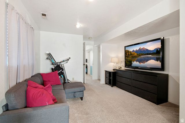 5703 S 4025 W, Roy, UT 84067