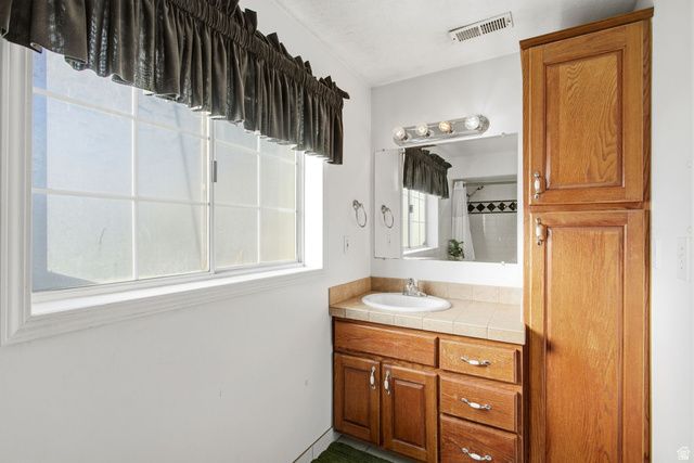 5703 S 4025 W, Roy, UT 84067