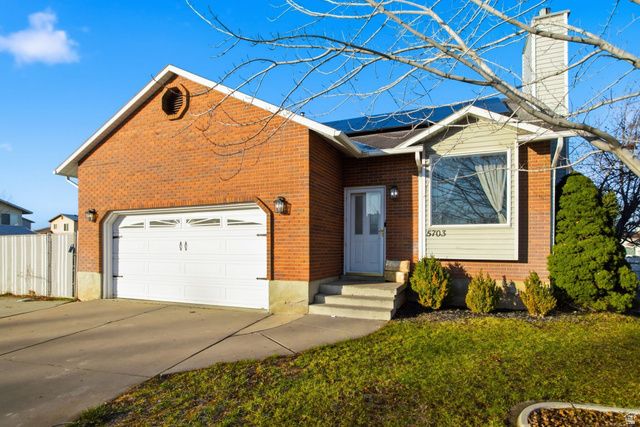 5703 S 4025 W, Roy, UT 84067