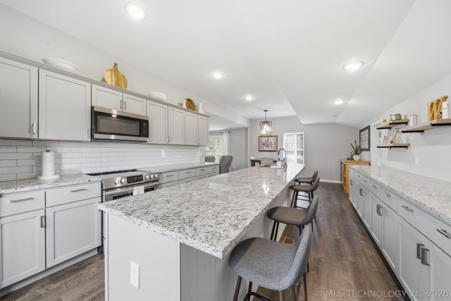 15802 S Elwood Avenue, Glenpool, OK 74033
