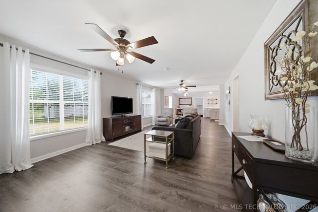 15802 S Elwood Avenue, Glenpool, OK 74033