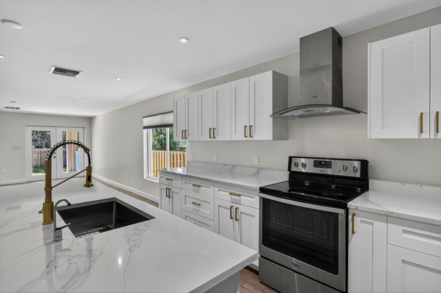 410 NE 34TH Street, Oakland Park, FL 33334