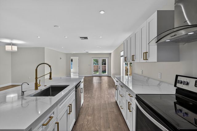 410 NE 34TH Street, Oakland Park, FL 33334