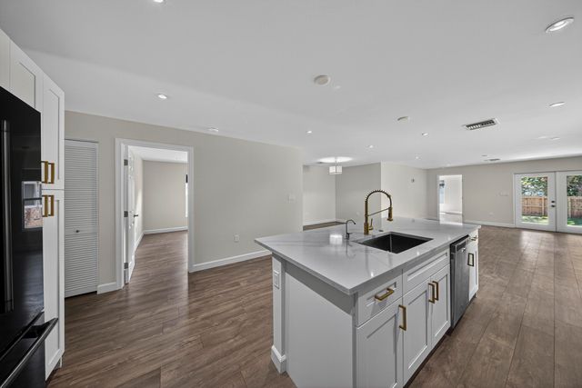 410 NE 34TH Street, Oakland Park, FL 33334