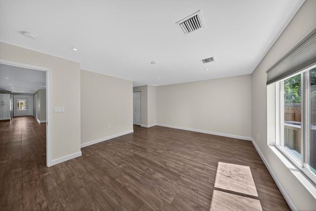 410 NE 34TH Street, Oakland Park, FL 33334