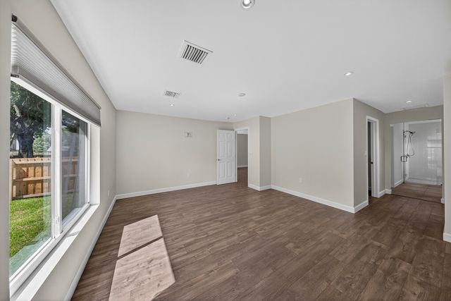 410 NE 34TH Street, Oakland Park, FL 33334