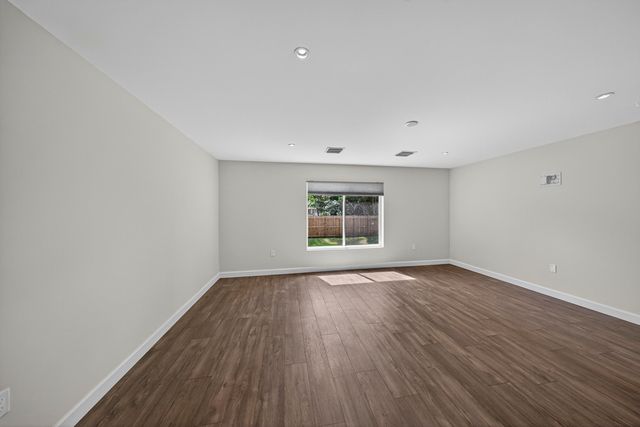 410 NE 34TH Street, Oakland Park, FL 33334