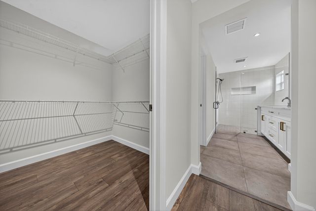 410 NE 34TH Street, Oakland Park, FL 33334