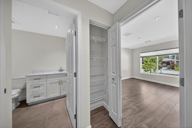 410 NE 34TH Street, Oakland Park, FL 33334