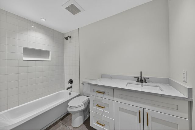 410 NE 34TH Street, Oakland Park, FL 33334
