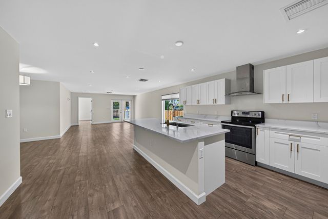 410 NE 34TH Street, Oakland Park, FL 33334
