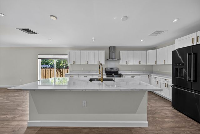 410 NE 34TH Street, Oakland Park, FL 33334