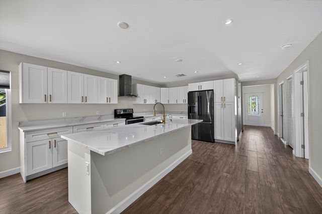 410 NE 34TH Street, Oakland Park, FL 33334