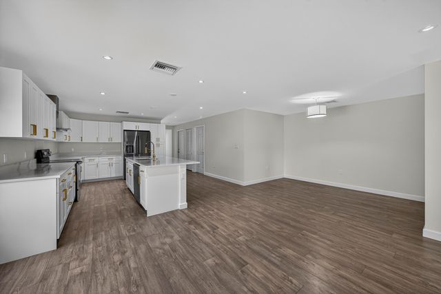410 NE 34TH Street, Oakland Park, FL 33334