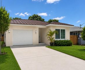 410 NE 34TH Street, Oakland Park, FL 33334