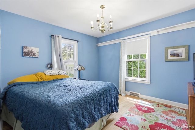 85 Hill Circle Drive, Waterford, MI 48328