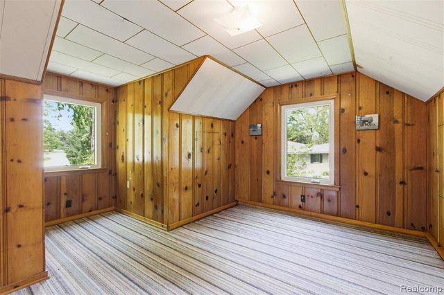 85 Hill Circle Drive, Waterford, MI 48328