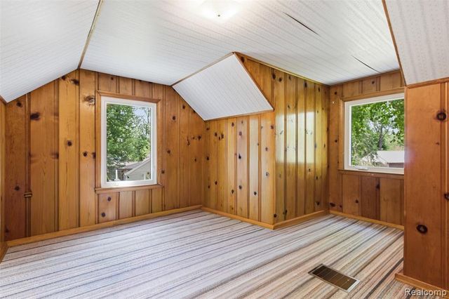 85 Hill Circle Drive, Waterford, MI 48328