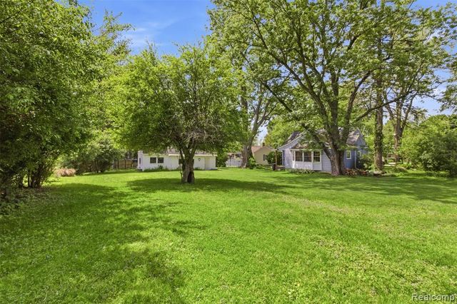 85 Hill Circle Drive, Waterford, MI 48328