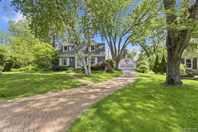 85 Hill Circle Drive, Waterford, MI 48328