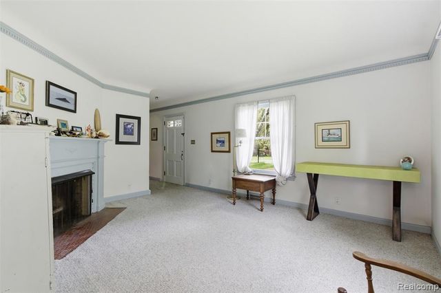 85 Hill Circle Drive, Waterford, MI 48328