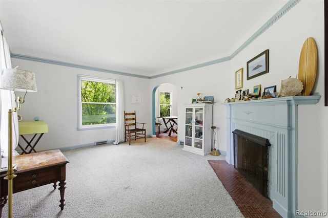 85 Hill Circle Drive, Waterford, MI 48328
