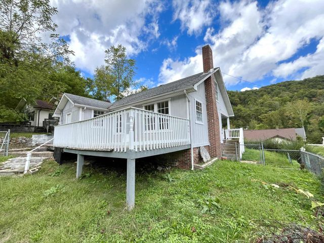 324 Yaden Street, Cumberland, KY 40823