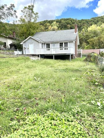 324 Yaden Street, Cumberland, KY 40823