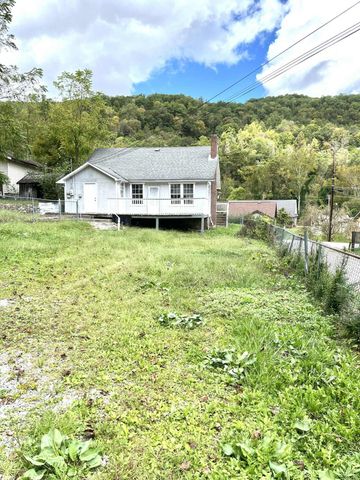 324 Yaden Street, Cumberland, KY 40823