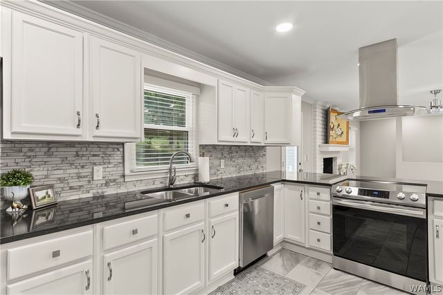 4320 Woodland Forrest, Tuscaloosa, AL 35405