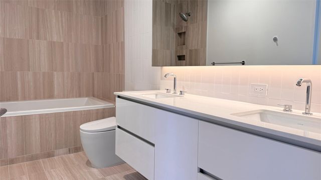 313 W 17th ST 1502, Austin, TX 78701