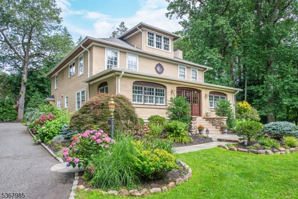 137 Boulevard, Mountain Lakes Boro, NJ 07046
