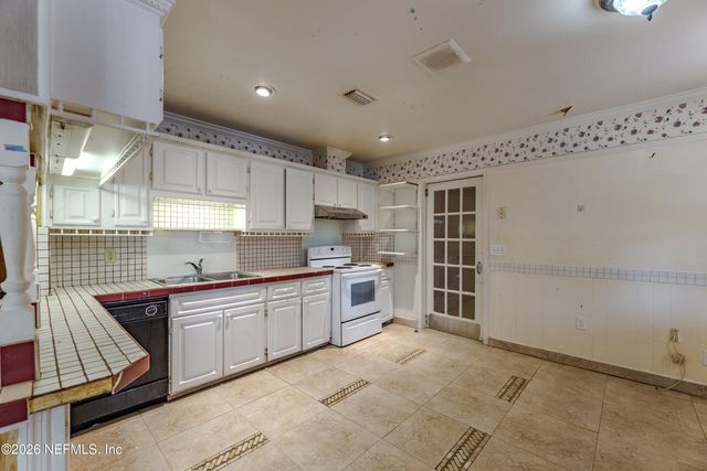 2649 SANDRA Lane, Jacksonville, FL 32208