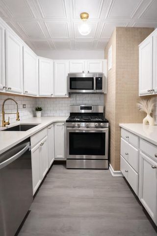 90 Gold St Apt 20B, New York City, NY 10038