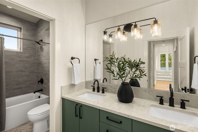 2844 35th Avenue W, Seattle, WA 98199