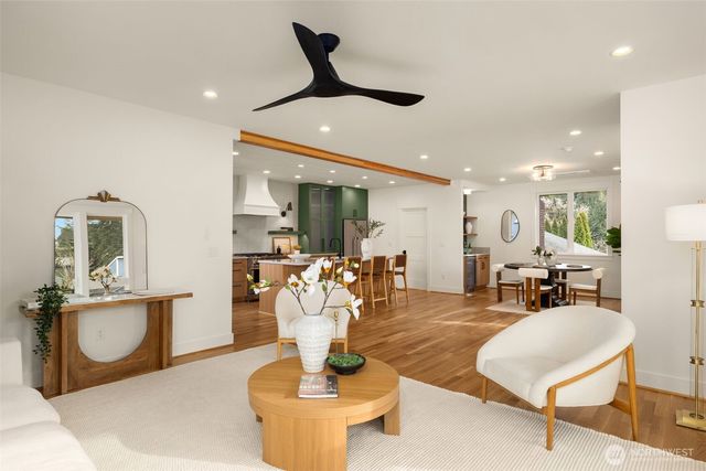 2844 35th Avenue W, Seattle, WA 98199