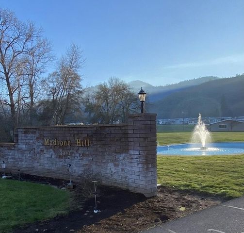 8401 Old Stage Road UNIT 26, Central Point, OR 97502