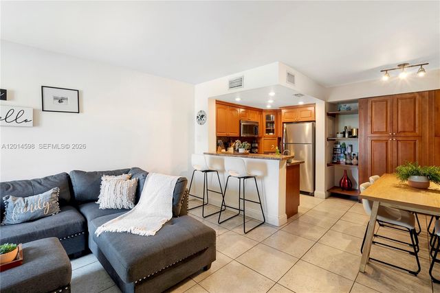 8540 NW 6th Ln 7-201, Miami, FL 33126