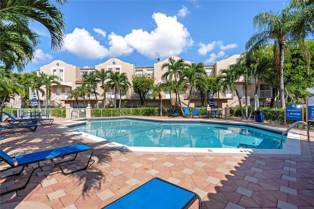 8540 NW 6th Ln 7-201, Miami, FL 33126