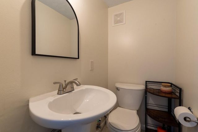 539 Fond Du Lac Drive, Stone Mountain, GA 30088