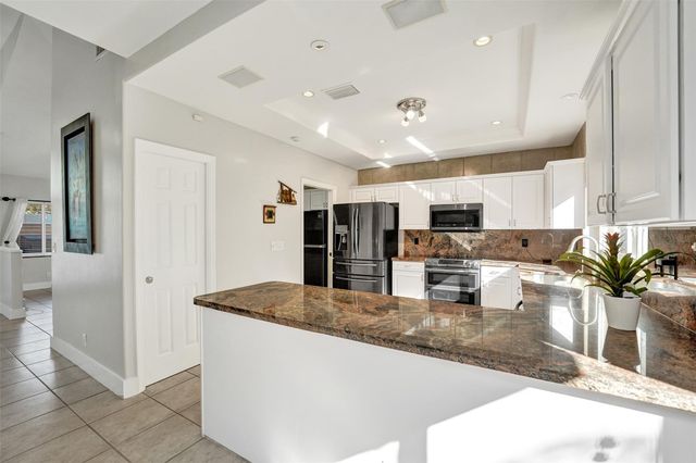 11300 Knot Way, Cooper City, FL 33026