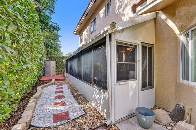11300 Knot Way, Cooper City, FL 33026