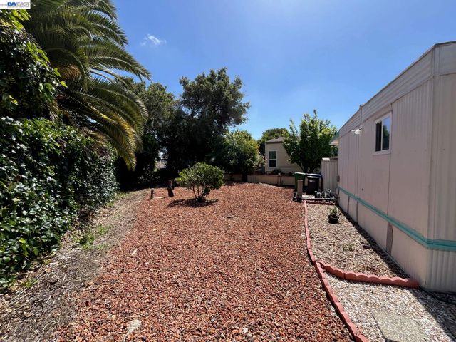 28124 Murcia St, Hayward, CA 94544