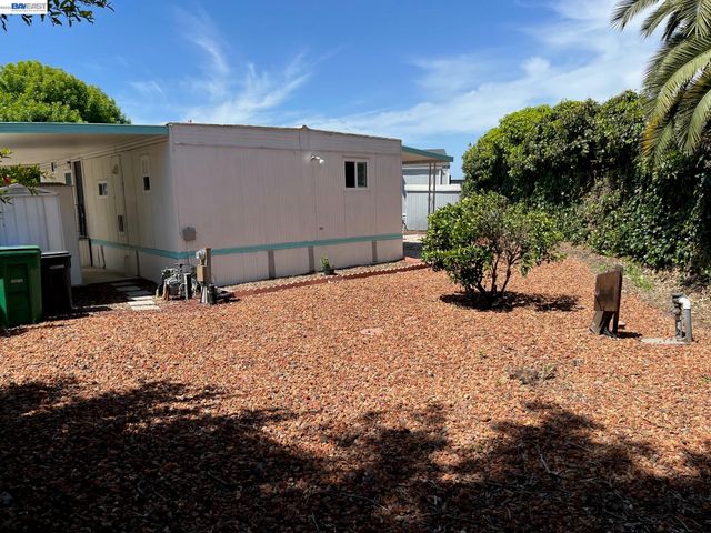 28124 Murcia St, Hayward, CA 94544