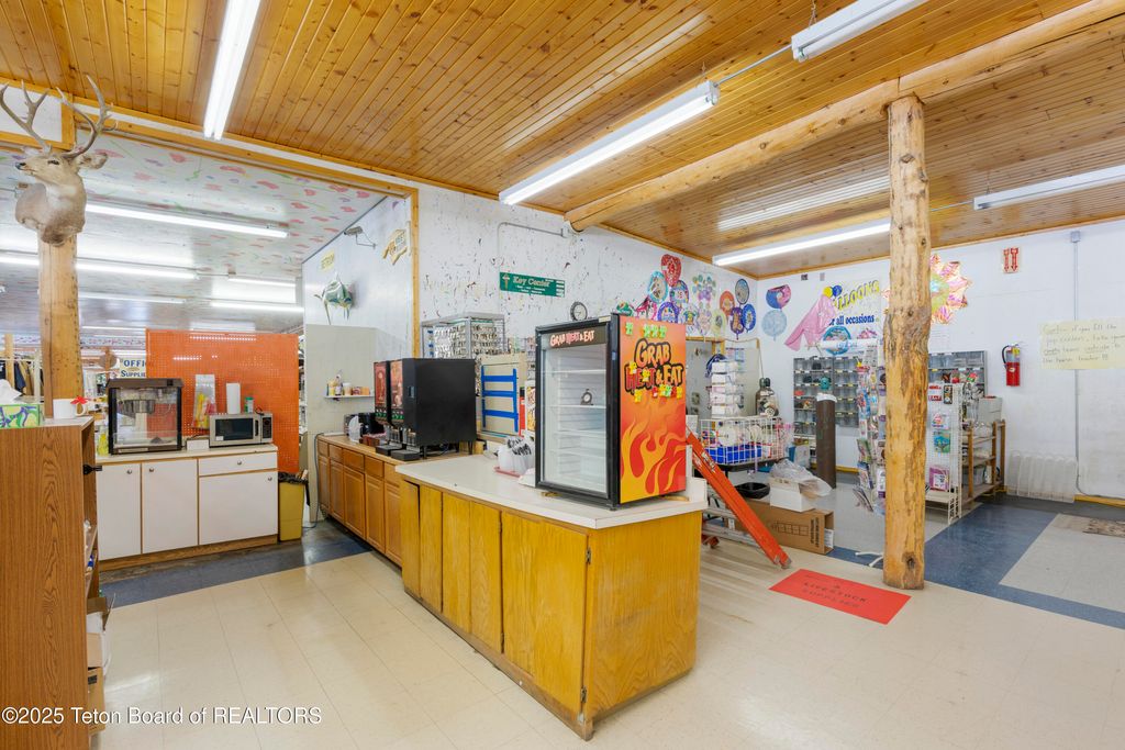 10652 US HIGHWAY 189, Big Piney, WY 83113 photo 9